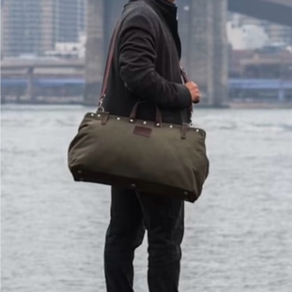 Line Of Trade Green Canvas Weekender Bag with Brown Leather Straps - Picture 2 of 15